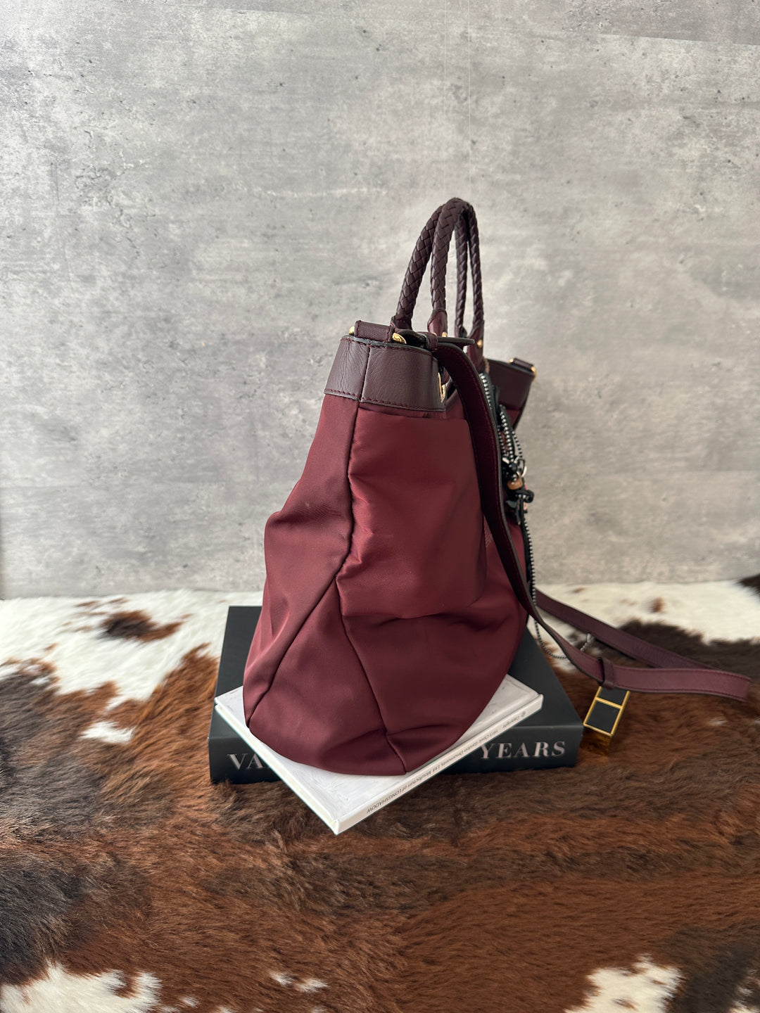 Ferragamo Bow Tote 🍷🎀｜Crystal Bow Detail × Original Strap × Lightweight Design