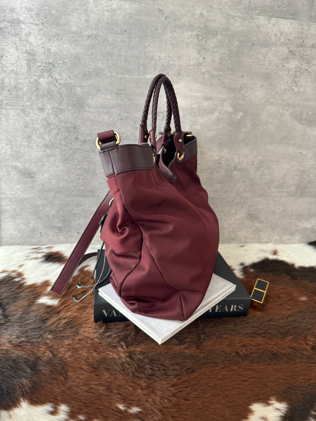 Ferragamo Bow Tote 🍷🎀｜Crystal Bow Detail × Original Strap × Lightweight Design