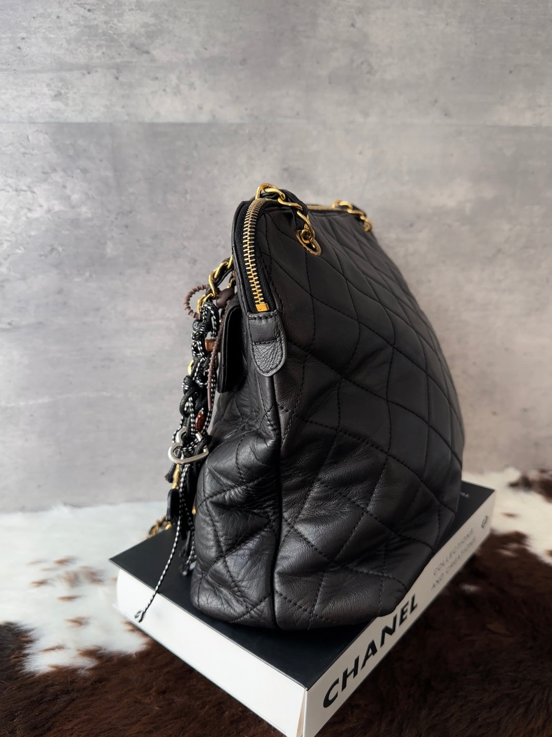 CHANEL Vintage Quilted Chain Shoulder Tote Bag 🖤｜CC Turn-Lock Pocket × Logo Zip Pull × Classic Chain Straps