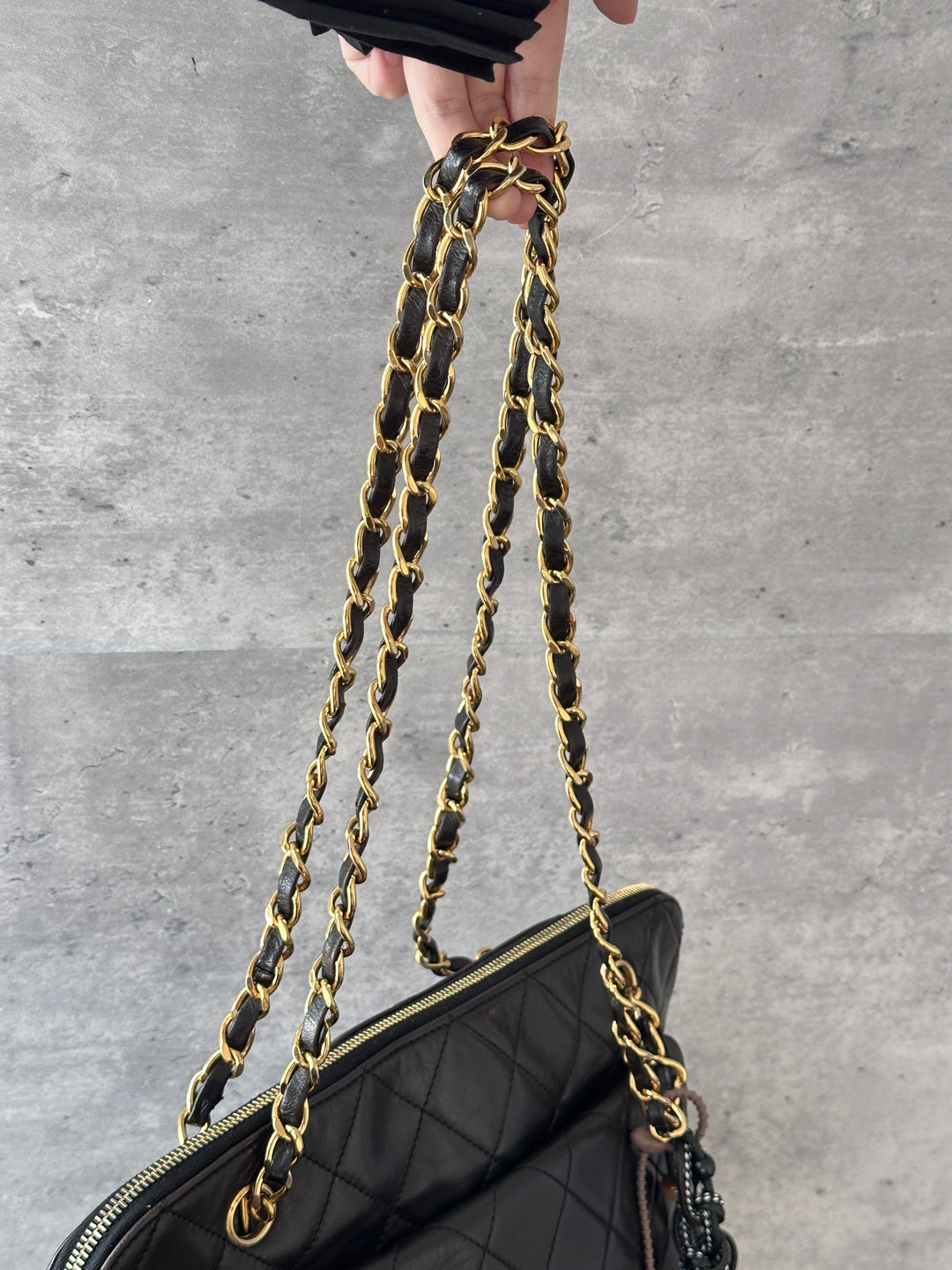 CHANEL Vintage Quilted Chain Shoulder Tote Bag 🖤｜CC Turn-Lock Pocket × Logo Zip Pull × Classic Chain Straps