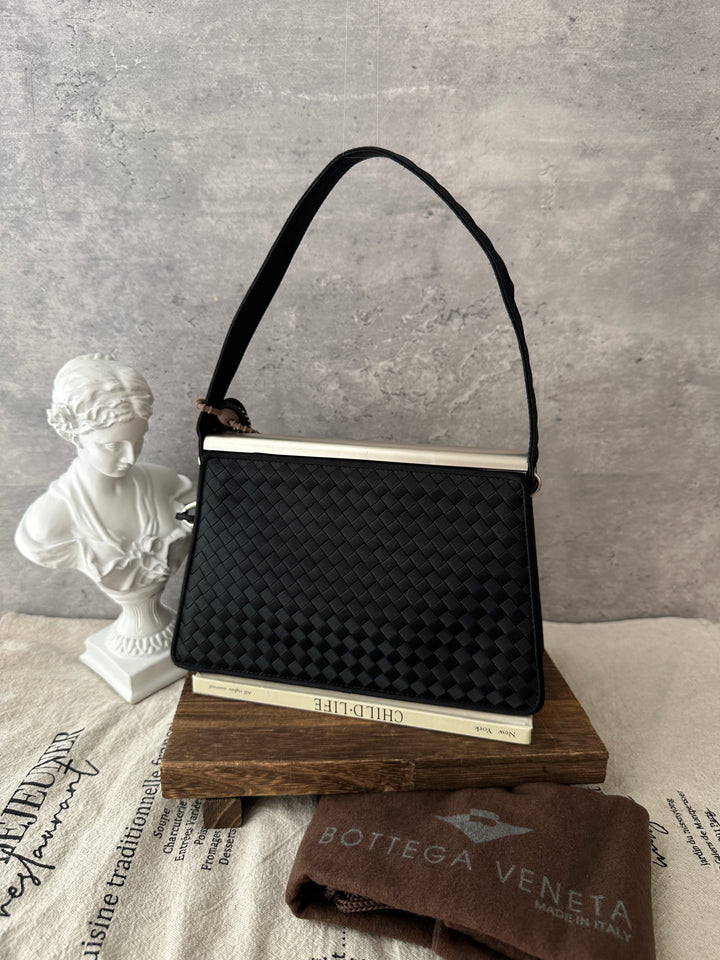 Bottega Veneta Intrecciato Satin Shoulder Bag 🖤🩶｜Satin Weave × Black & Silver × Sleek Silhouette