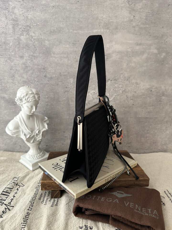 Bottega Veneta Intrecciato Satin Shoulder Bag 🖤🩶｜Satin Weave × Black & Silver × Sleek Silhouette