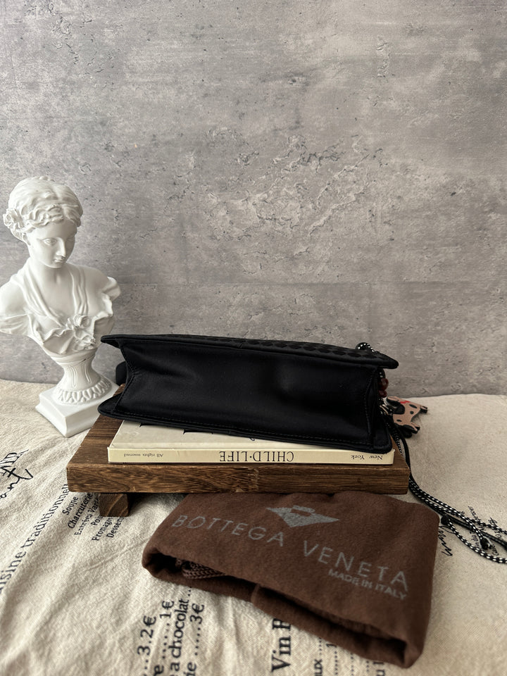 Bottega Veneta Intrecciato Satin Shoulder Bag 🖤🩶｜Satin Weave × Black & Silver × Sleek Silhouette