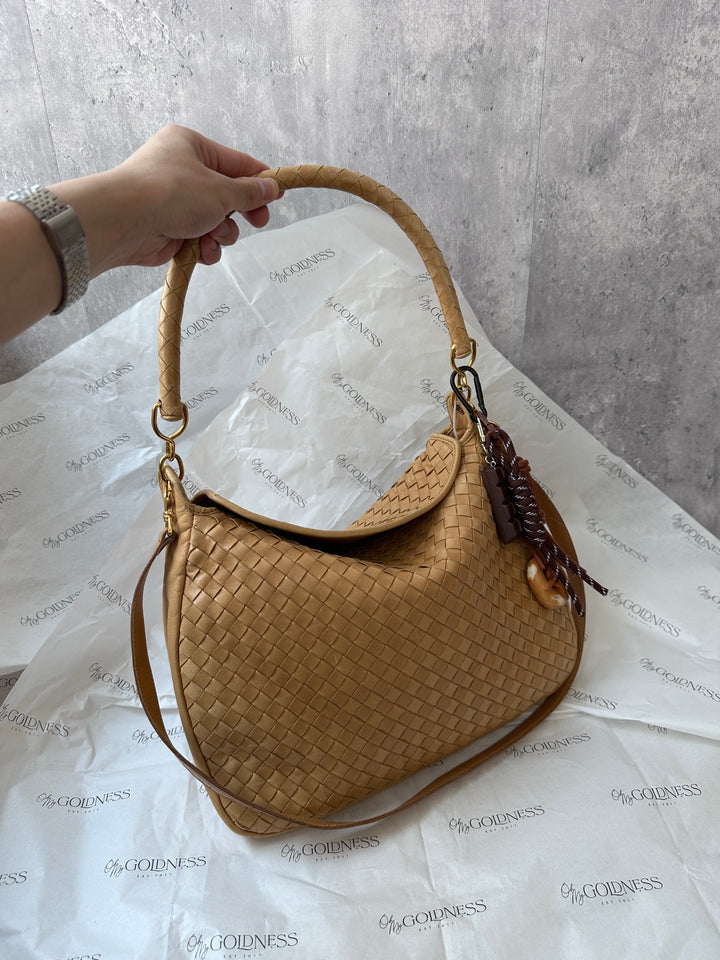 BOTTEGA VENETA Milk Tea Woven Hobo – Vintage Elegance × Rare Handle ✨ With Original Strap!