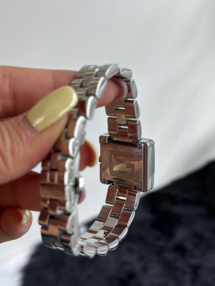GUCCI G-Frame Square Watch ✨｜G-Shaped Case × Black-Silver Tone × Sleek Bracelet