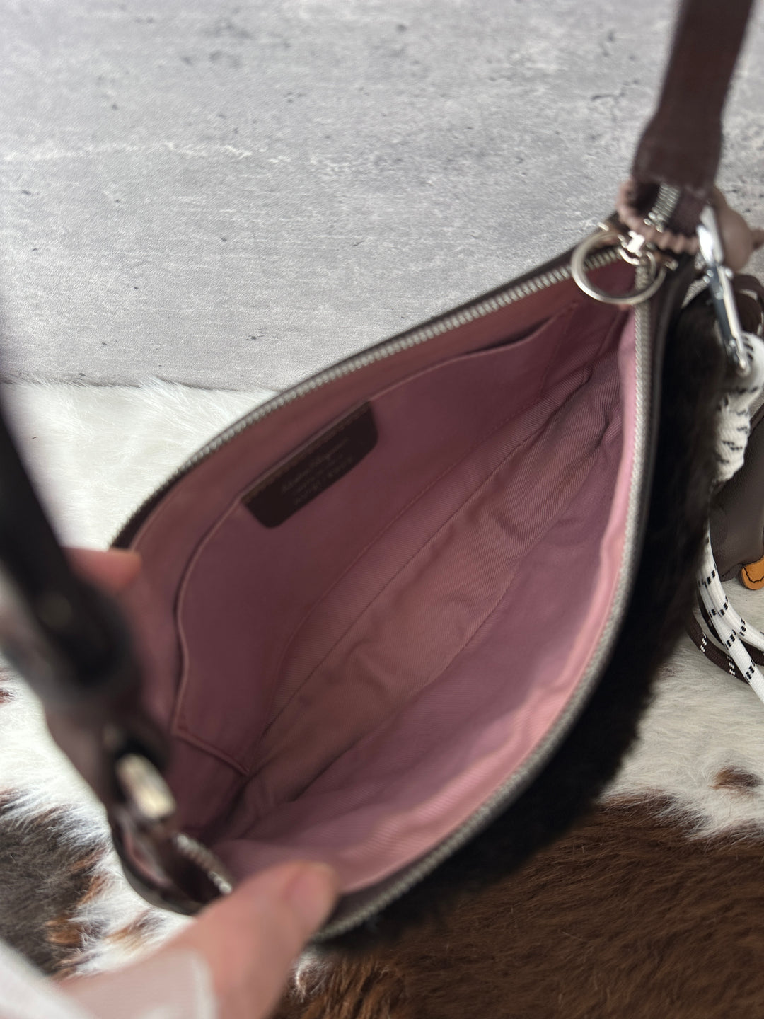 Ferragamo Hot Chocolate Rabbit Fur Baguette Shoulder Bag 🤎｜Soft Fur Texture × Leather Trim × Phone-Friendly Size