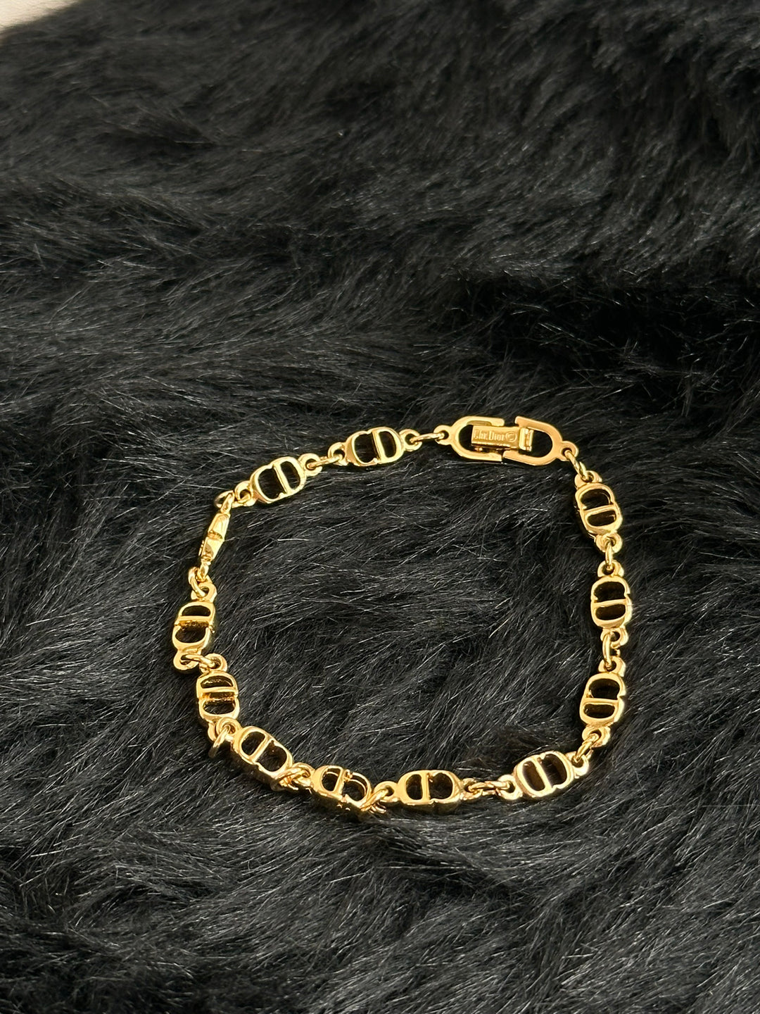DIOR CD Logo Bracelet ✨｜Gold-Tone Finish × Repeating CD Links × Beautiful Condition