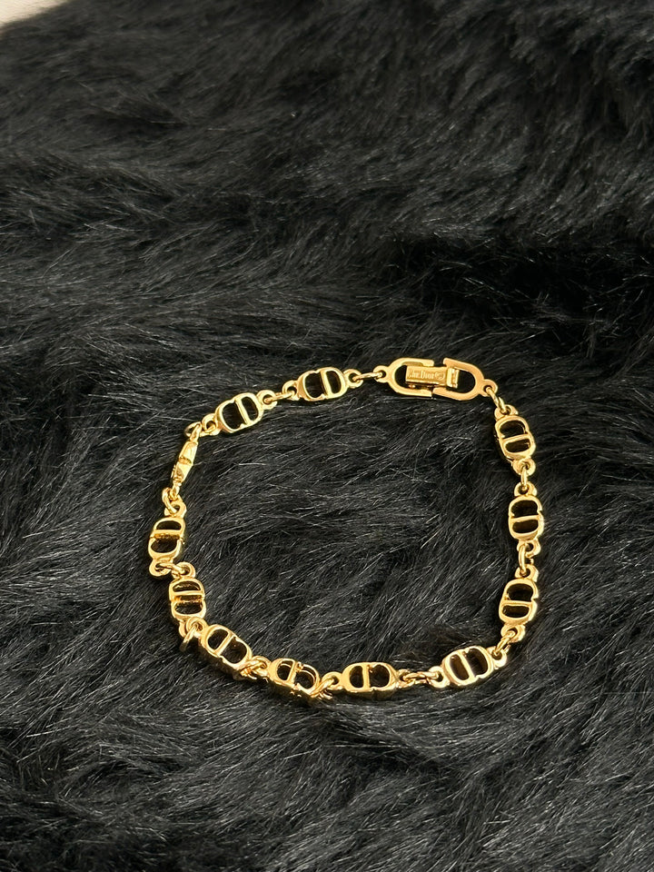 DIOR CD Logo Bracelet ✨｜Gold-Tone Finish × Repeating CD Links × Beautiful Condition