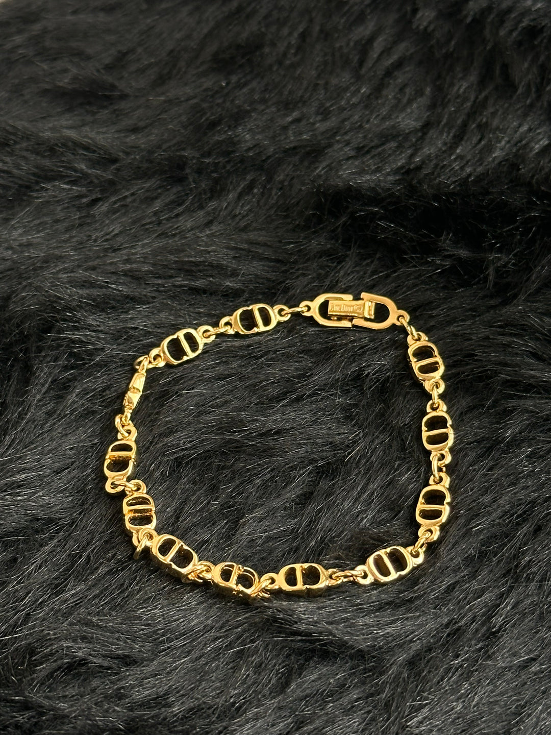 DIOR CD Logo Bracelet ✨｜Gold-Tone Finish × Repeating CD Links × Beautiful Condition