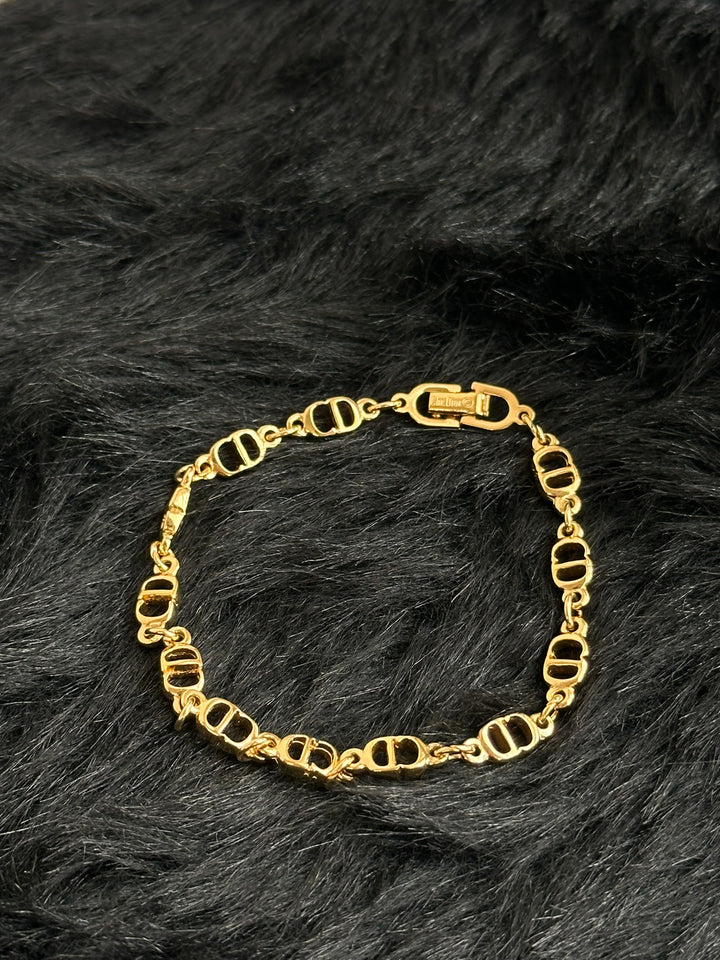 DIOR CD Logo Bracelet ✨｜Gold-Tone Finish × Repeating CD Links × Beautiful Condition