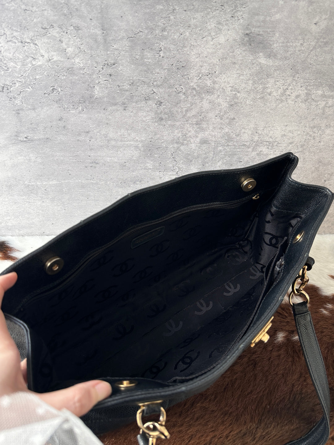 CHANEL Caviar Leather Chocolate Bar Tote Bag 🖤｜Sticker Included × Baby Pouch × Laptop-Friendly