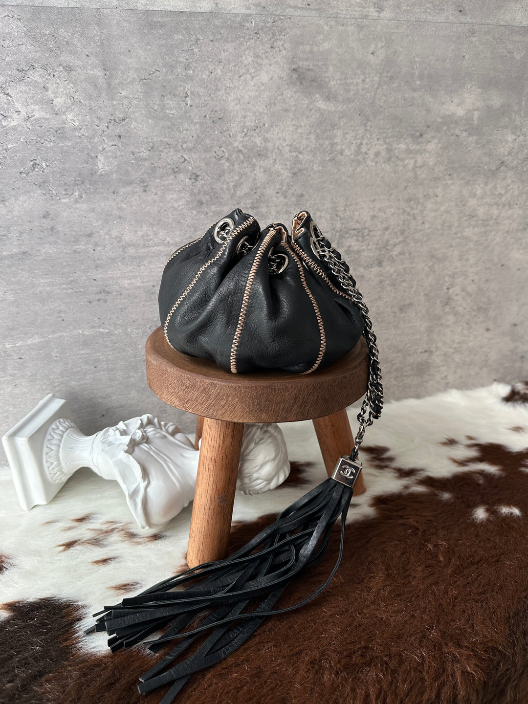 CHANEL Mini Quilted Bucket Pouch 🖤｜Cute Mini Size × Tassel Detail × Contrast Stitching✨