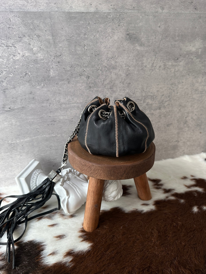 CHANEL Mini Quilted Bucket Pouch 🖤｜Cute Mini Size × Tassel Detail × Contrast Stitching✨