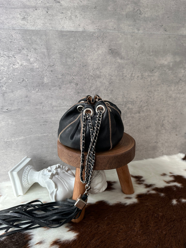 CHANEL Mini Quilted Bucket Pouch 🖤｜Cute Mini Size × Tassel Detail × Contrast Stitching✨