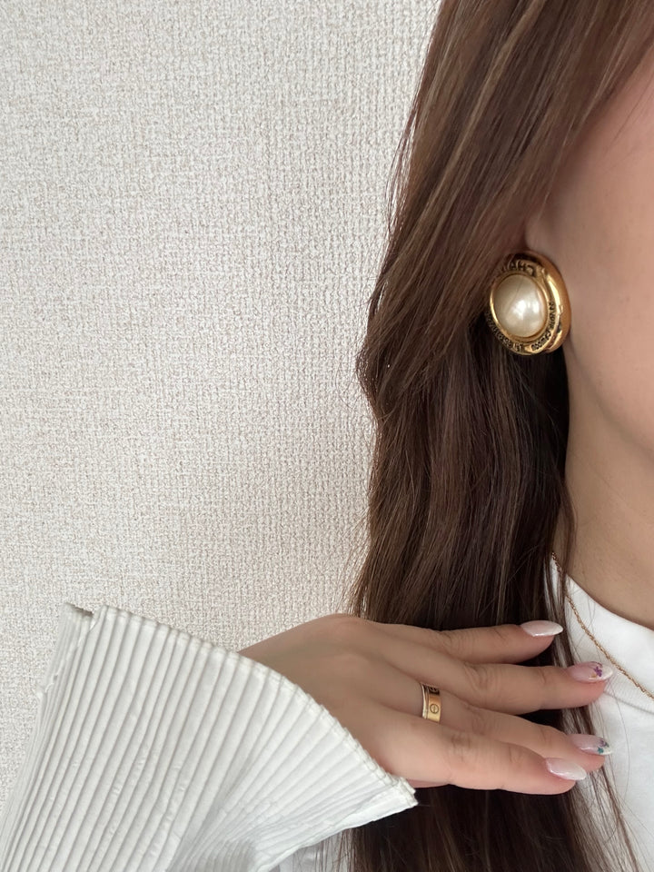 CHANEL Gold-Rimmed Pearl Clip-On Earrings – Rue Cambon Edition
