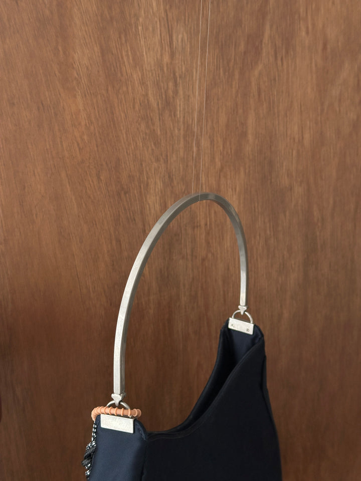 Versace Small Hobo Bag 💙🤍｜Navy Blue × Silver-Tone Handle × Compact Silhouette