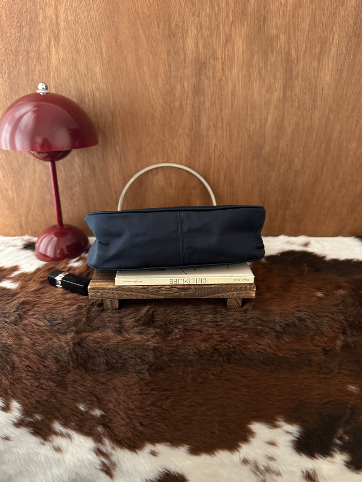 Versace Small Hobo Bag 💙🤍｜Navy Blue × Silver-Tone Handle × Compact Silhouette
