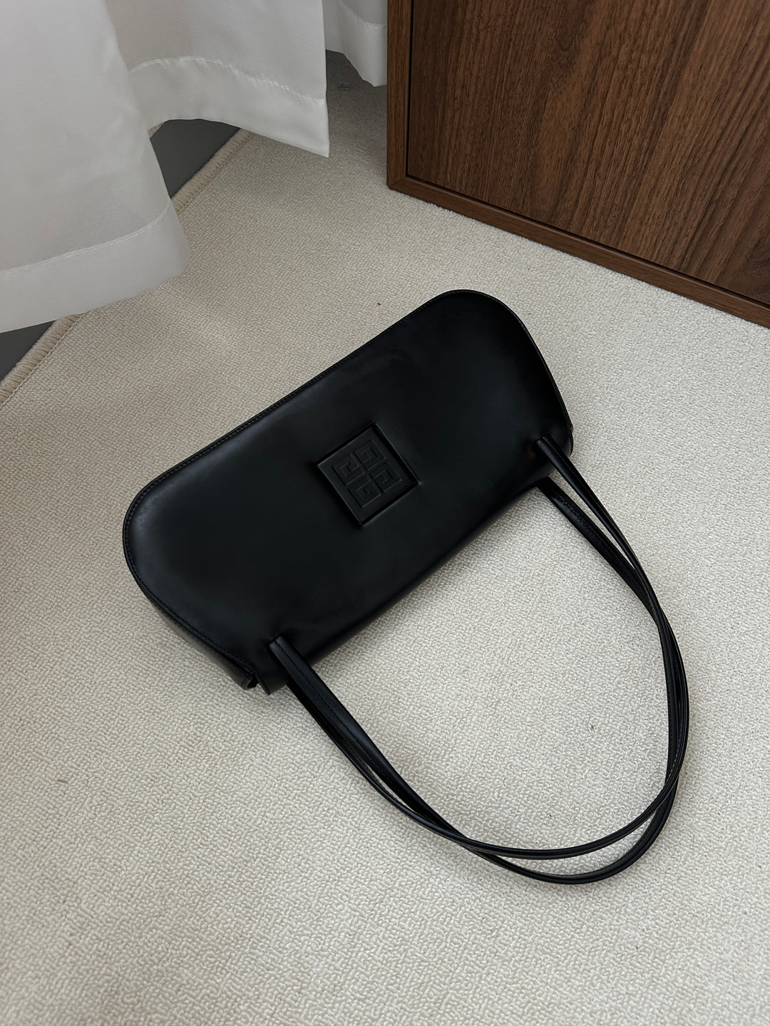 GIVENCHY So Black Hobo – Embossed Logo Box Leather 🖤✨