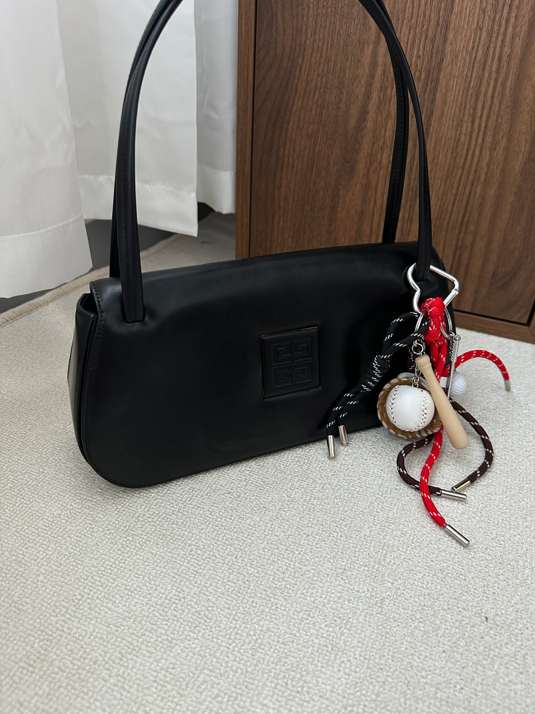 GIVENCHY So Black Hobo – Embossed Logo Box Leather 🖤✨