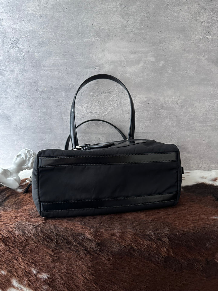 PRADA Small Boston Bag 😻🖤｜Glossy Logo Patch｜Lightweight Nylon｜Perfect Everyday Size