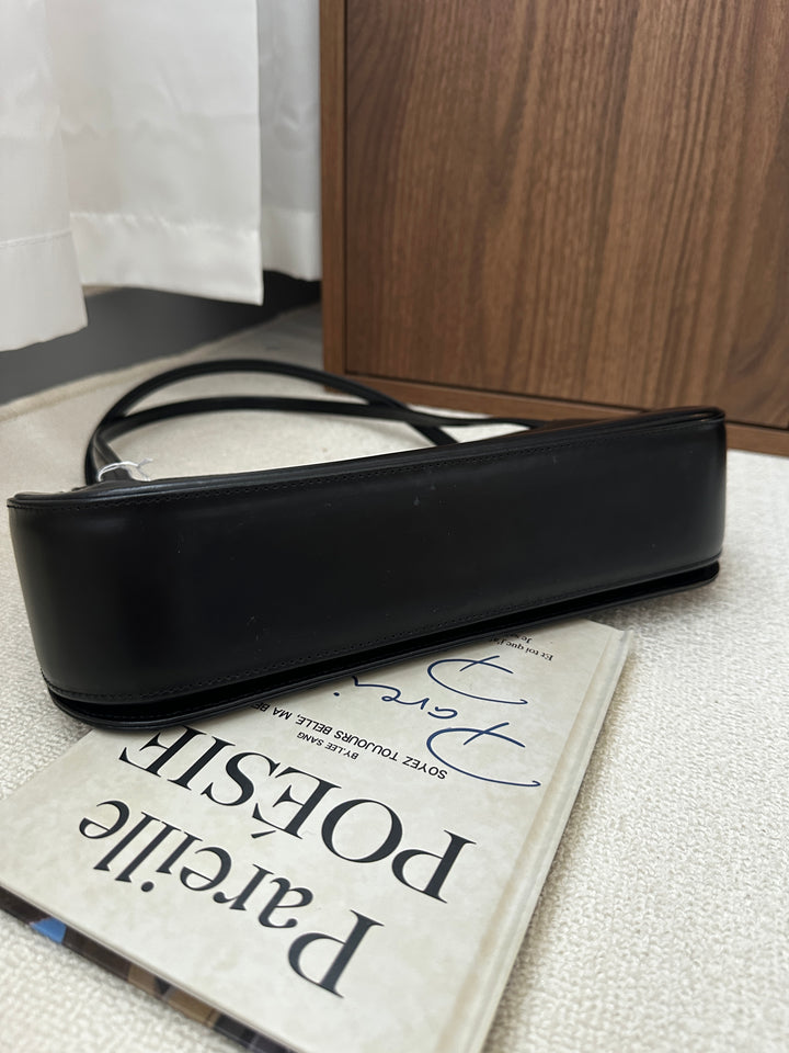 GIVENCHY So Black Hobo – Embossed Logo Box Leather 🖤✨