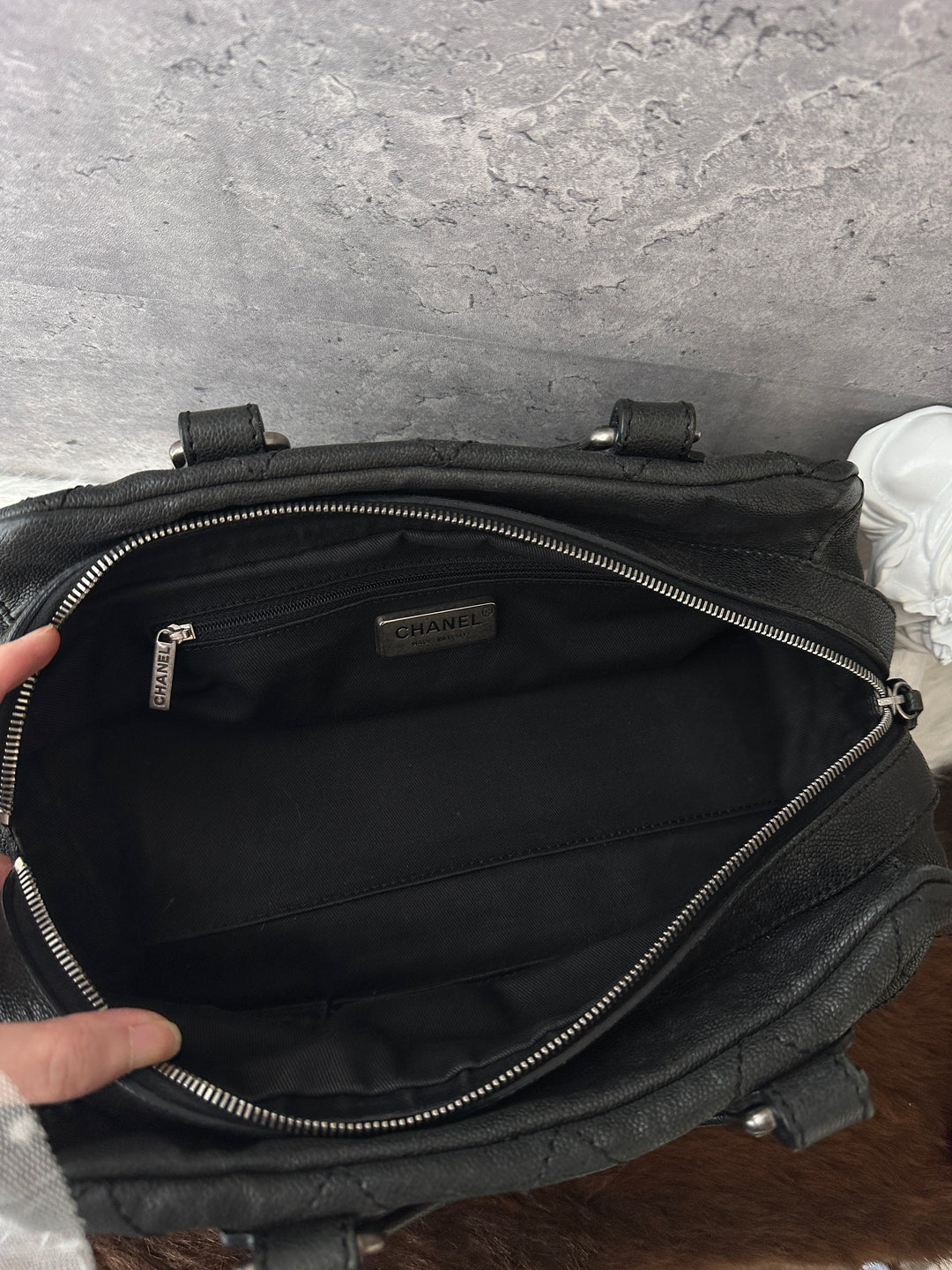 Chanel Black Caviar Leather Handbag 🖤✨｜Vintage Boston Shape・Silver CC Logo・Everyday Classic
