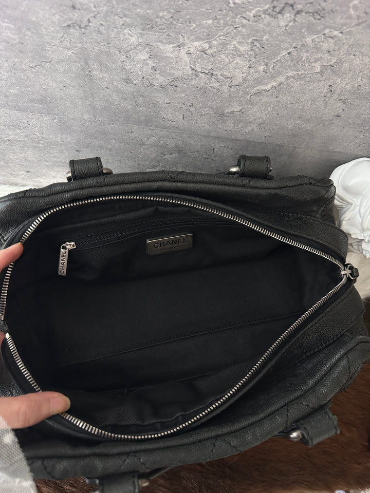 Chanel Black Caviar Leather Handbag 🖤✨｜Vintage Boston Shape・Silver CC Logo・Everyday Classic