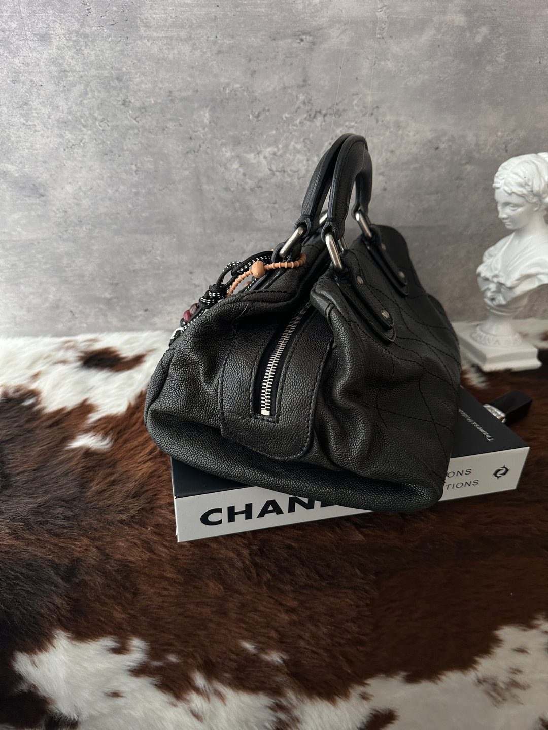 Chanel Black Caviar Leather Handbag 🖤✨｜Vintage Boston Shape・Silver CC Logo・Everyday Classic