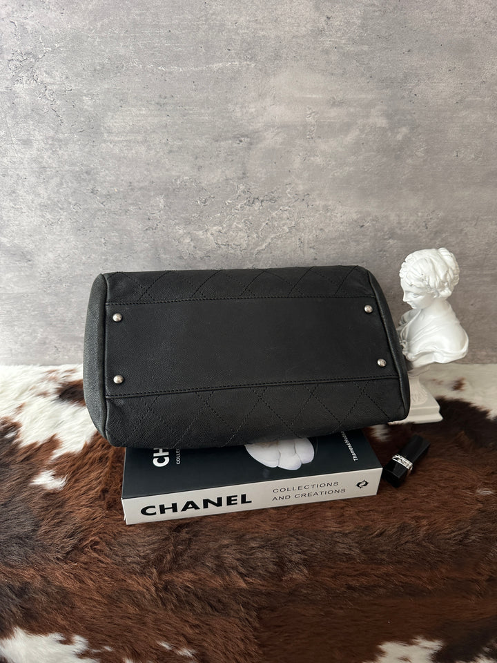 Chanel Black Caviar Leather Handbag 🖤✨｜Vintage Boston Shape・Silver CC Logo・Everyday Classic