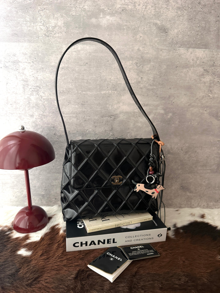CHANEL Black Patent Waffle Shoulder Bag 🖤✨｜Glossy Patent Leather・Diamond Waffle・Vintage CC