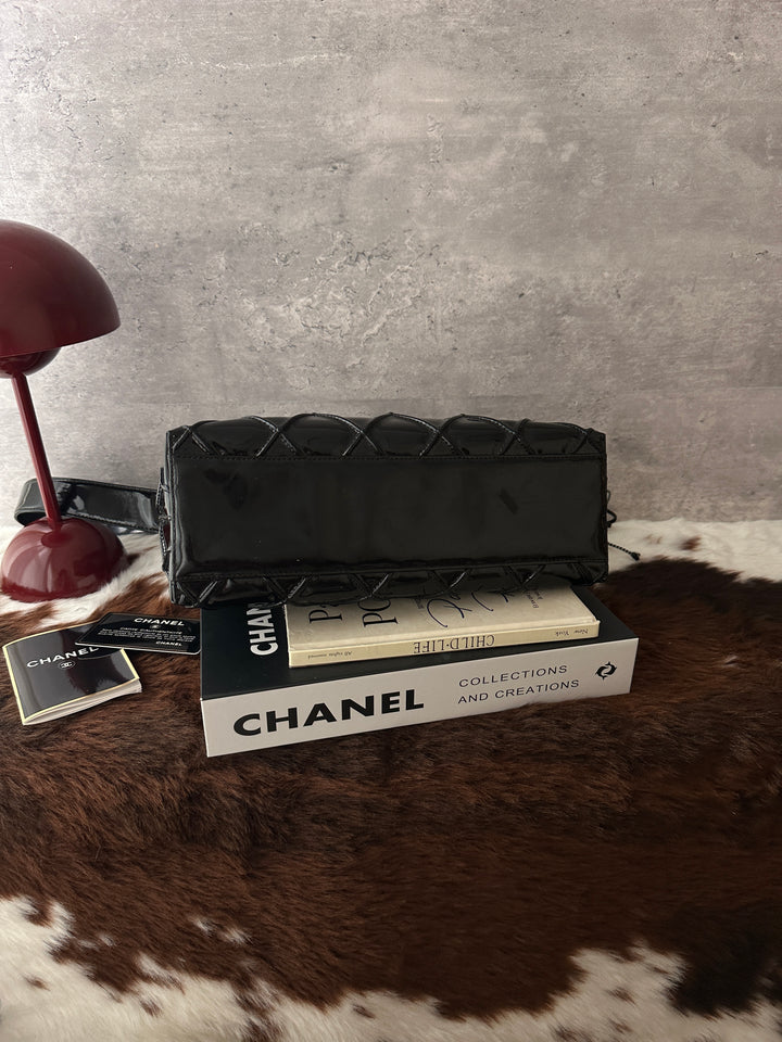 CHANEL Black Patent Waffle Shoulder Bag 🖤✨｜Glossy Patent Leather・Diamond Waffle・Vintage CC
