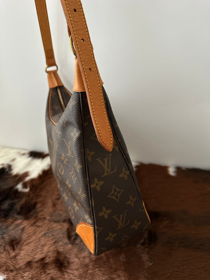 Louis Vuitton Monogram Boulogne 30 Brown Shoulder Bag 🤎｜Classic Monogram × Curved Hobo Shape × Zip-Top Practicality✨