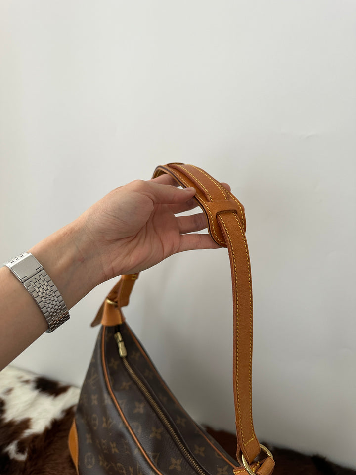 Louis Vuitton Monogram Boulogne 30 Brown Shoulder Bag 🤎｜Classic Monogram × Curved Hobo Shape × Zip-Top Practicality✨