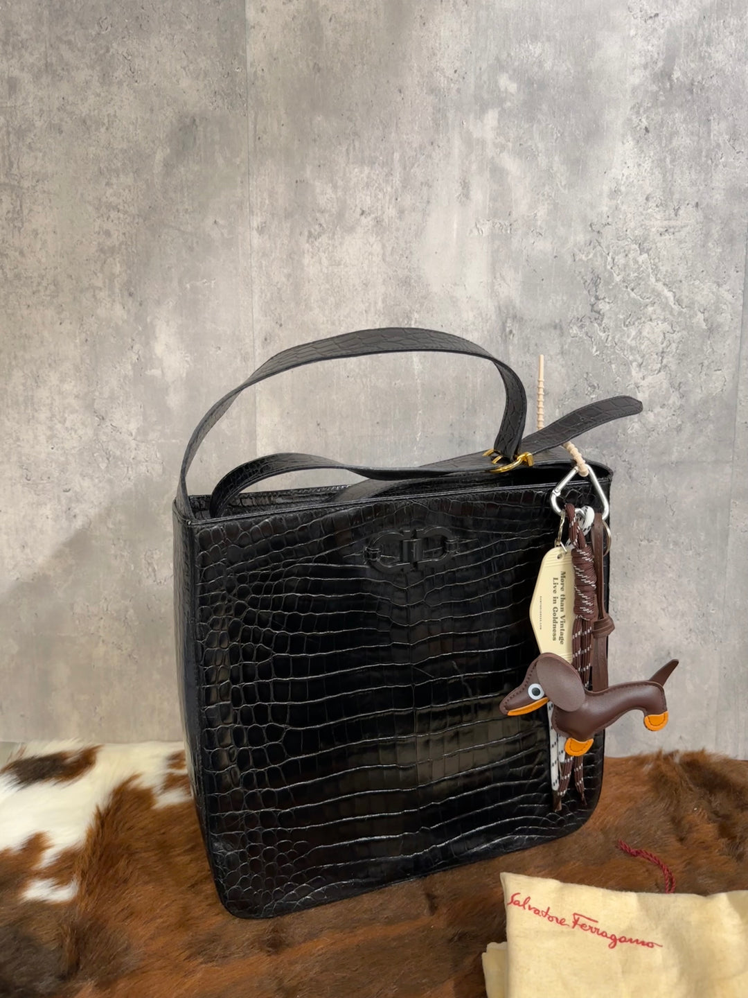 Ferragamo Croc-Embossed Hobo Shoulder Bag ✨Iconic Horseshoe Hardware × Sleek Silhouette × Everyday Function