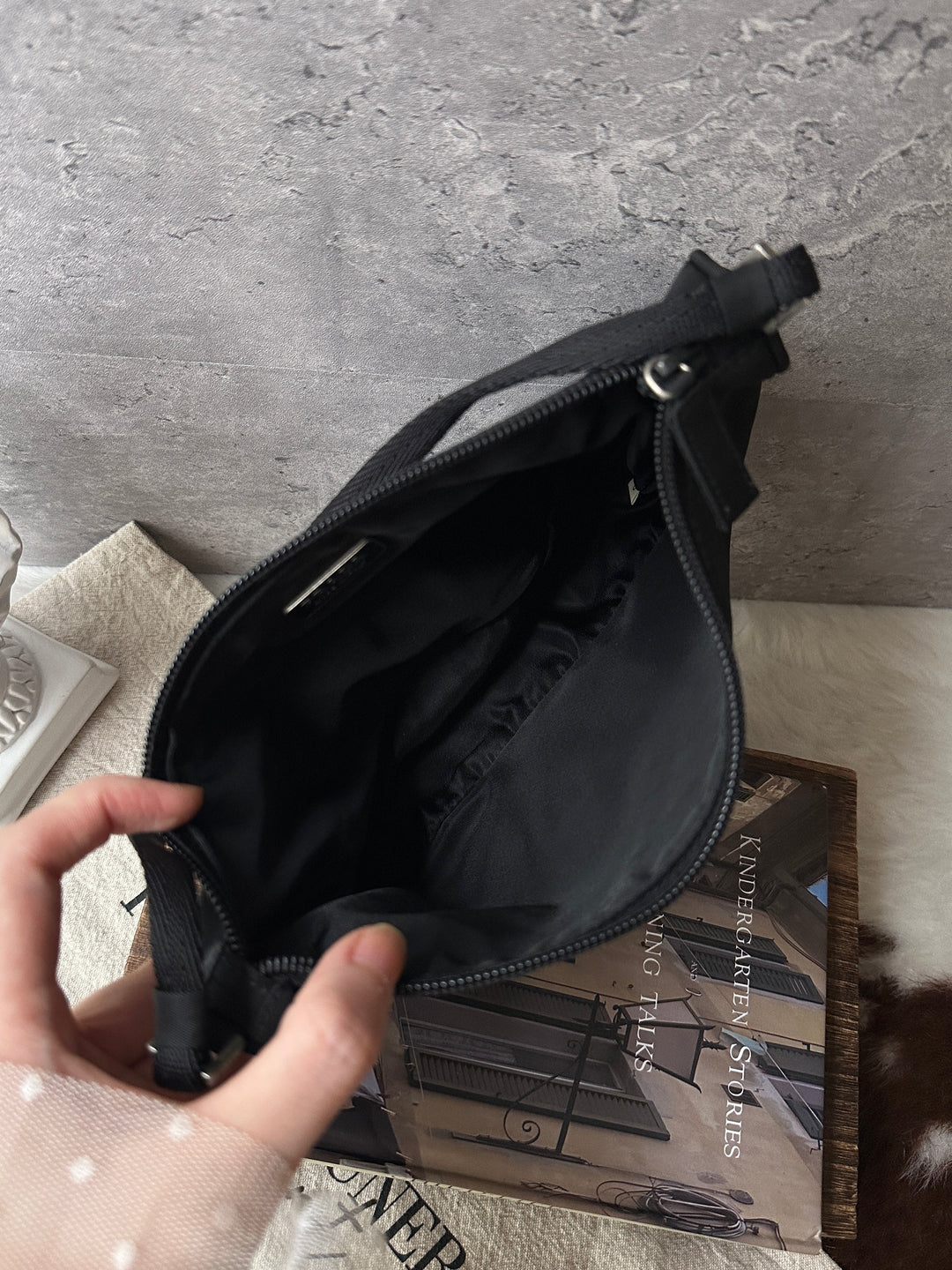 PRADA Nylon Pouch Bag ✨🖤｜Black Nylon・Triangle Logo・Minimal Shoulder Bag
