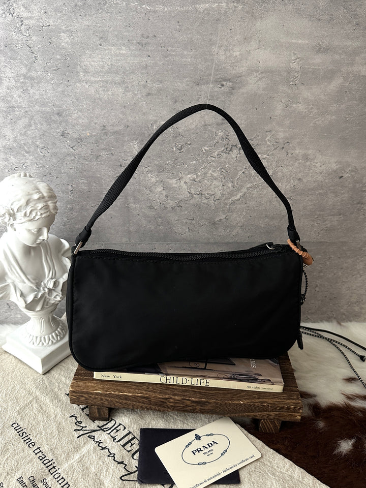PRADA Nylon Pouch Bag ✨🖤｜Black Nylon・Triangle Logo・Minimal Shoulder Bag