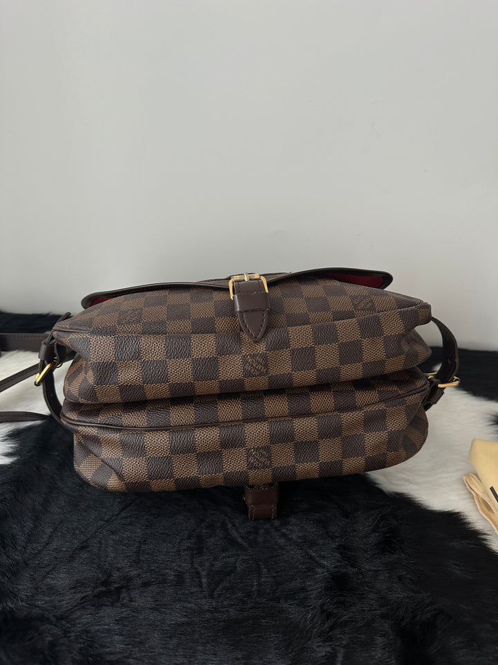 Louis Vuitton Damier Saumur 30 Brown PVC Leather 🤎｜Damier Ebene Canvas × Saddle Messenger Shape × Practical Everyday Capacity✨