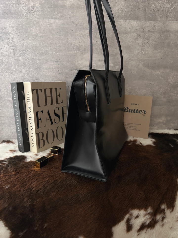 Cartier Panthère Tote 🖤✨｜Black Leather・Gold Panthère Detail・Vintage Work Tote
