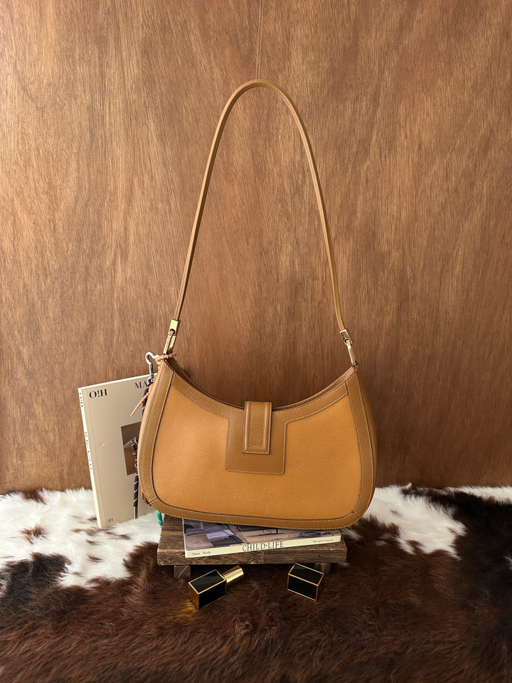 GUCCI Caramel Half-Moon Shoulder Bag 🤎✨｜Gold G Buckle・Vintage Shoulder Bag