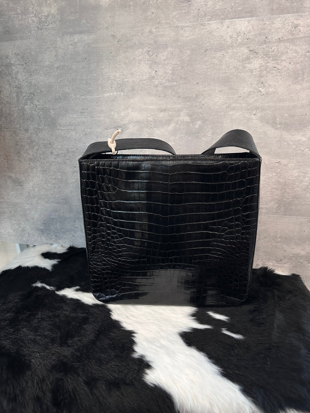 Ferragamo Croc-Embossed Hobo Shoulder Bag ✨Iconic Horseshoe Hardware × Sleek Silhouette × Everyday Function