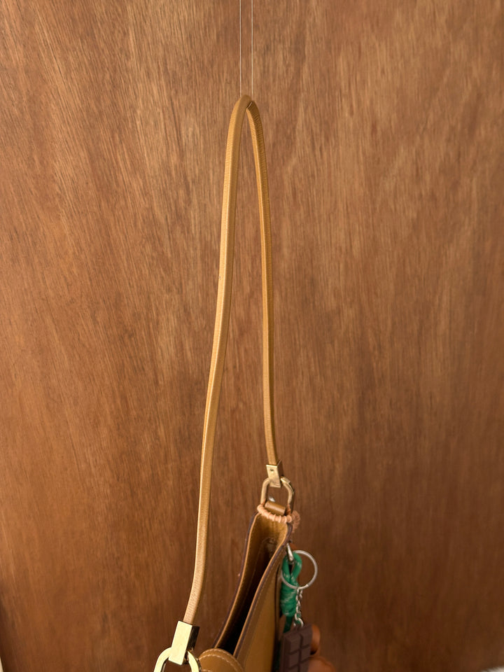 GUCCI Caramel Half-Moon Shoulder Bag 🤎✨｜Gold G Buckle・Vintage Shoulder Bag