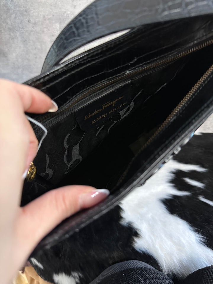 Ferragamo Croc-Embossed Hobo Shoulder Bag ✨Iconic Horseshoe Hardware × Sleek Silhouette × Everyday Function