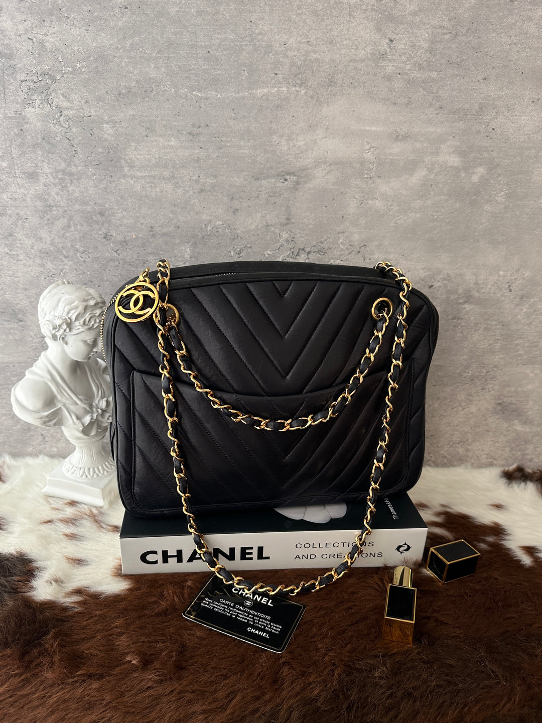 CHANEL Vintage V-Stitch Chain Tote 🖤✨