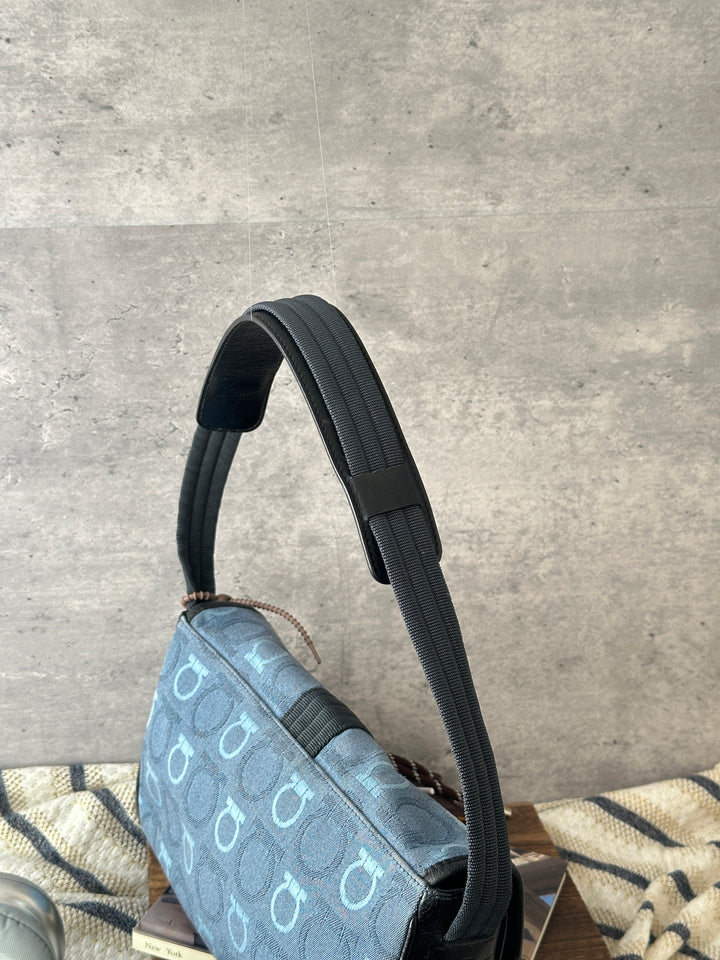 Ferragamo Monogram Baguette Hobo Shoulder Bag 💙🖤｜Blue Monogram × Gancini Buckle × Easy Daily Style