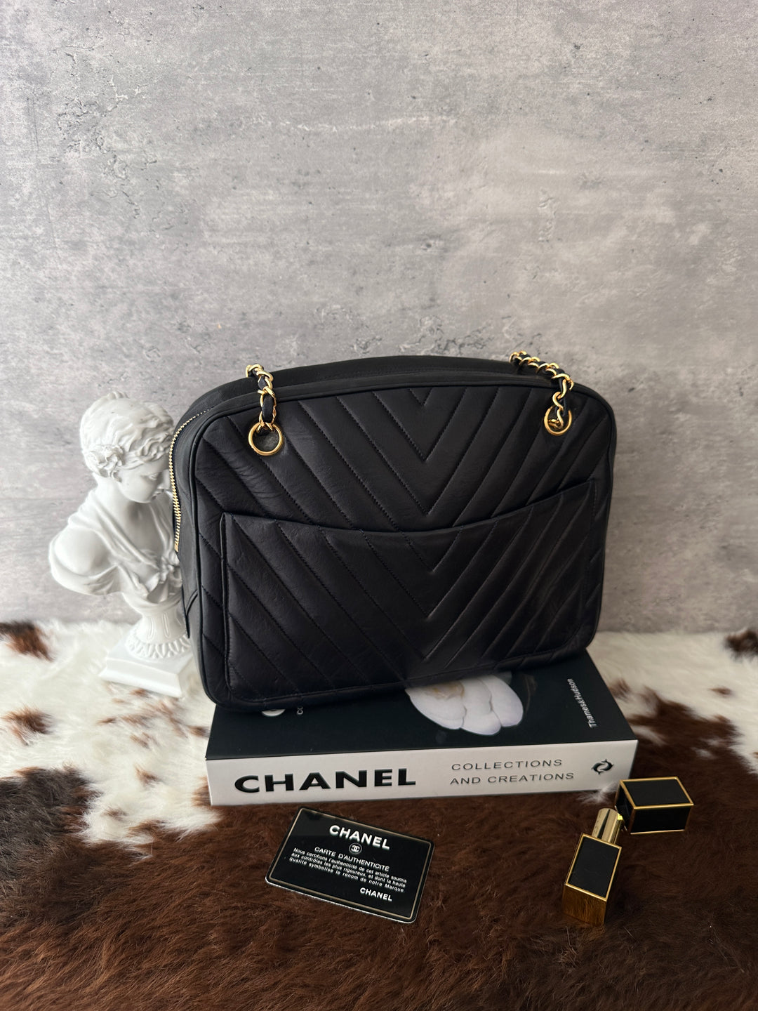 CHANEL Vintage V-Stitch Chain Tote 🖤✨