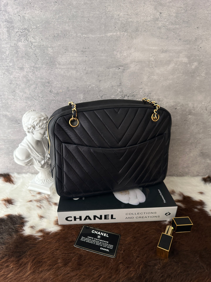 CHANEL Vintage V-Stitch Chain Tote 🖤✨
