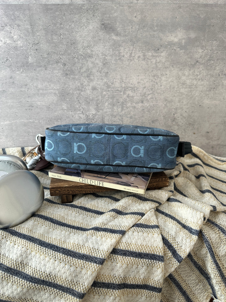 Ferragamo Monogram Baguette Hobo Shoulder Bag 💙🖤｜Blue Monogram × Gancini Buckle × Easy Daily Style
