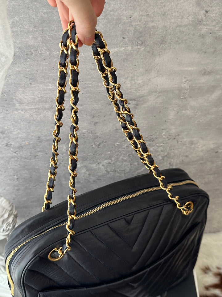 CHANEL Vintage V-Stitch Chain Tote 🖤✨