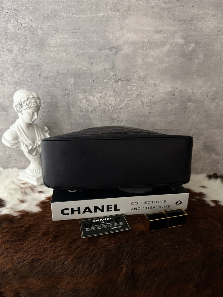 CHANEL Vintage V-Stitch Chain Tote 🖤✨