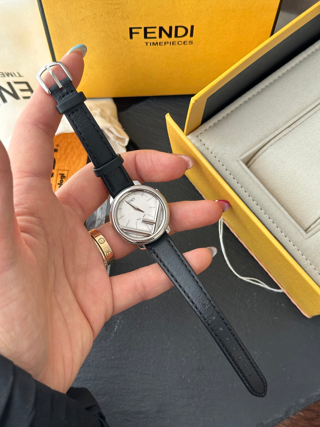 FENDI F Logo Watch ✨Minimal Dial × Iconic Logo × Full Set